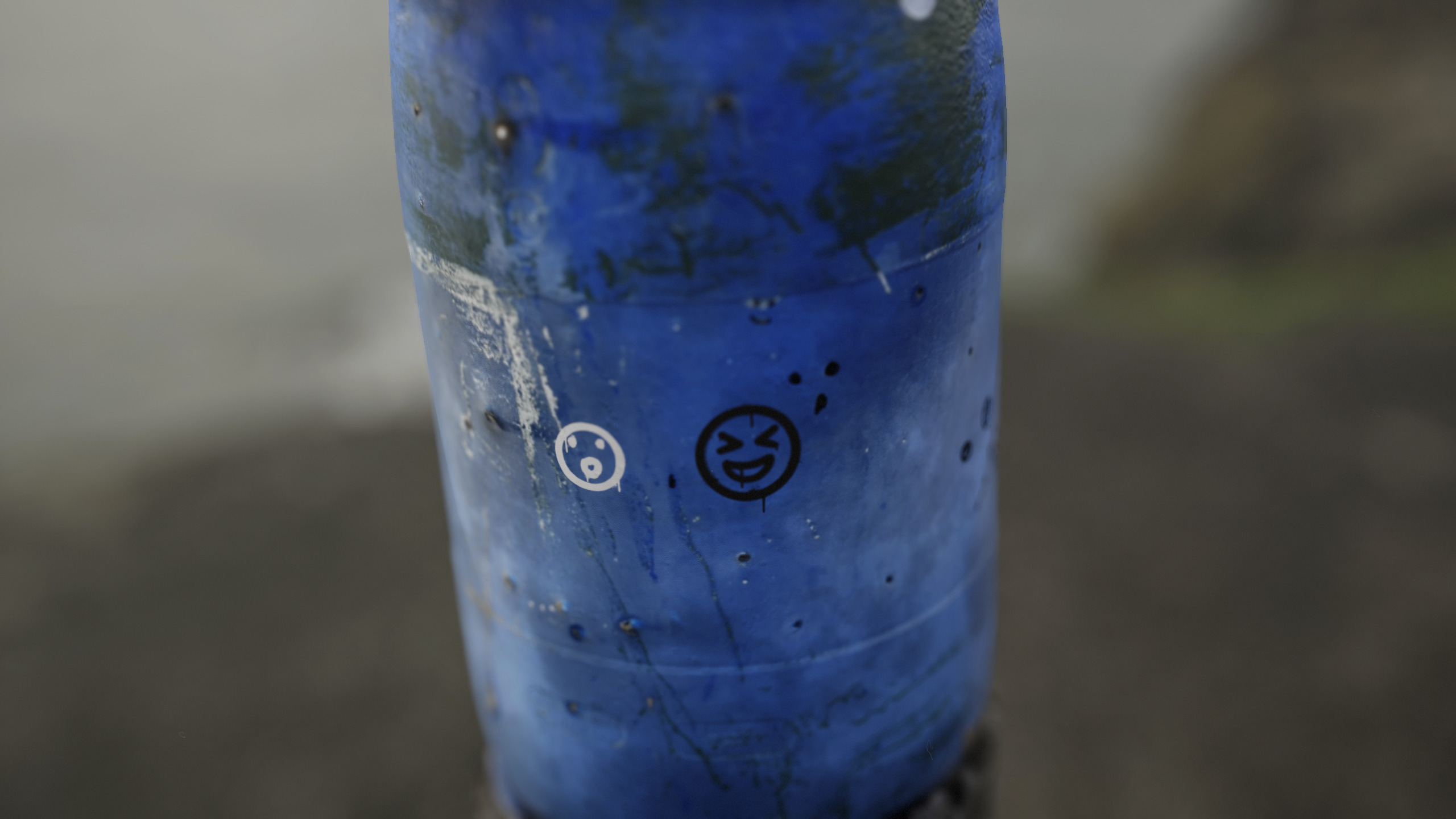 3D asset of a blue wastebin.